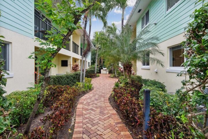 Property Photo:  49 SE 7th Avenue  FL 33483 