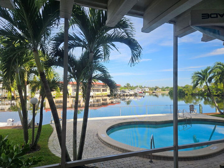 Property Photo:  630 Southwind Circle 1  FL 33408 
