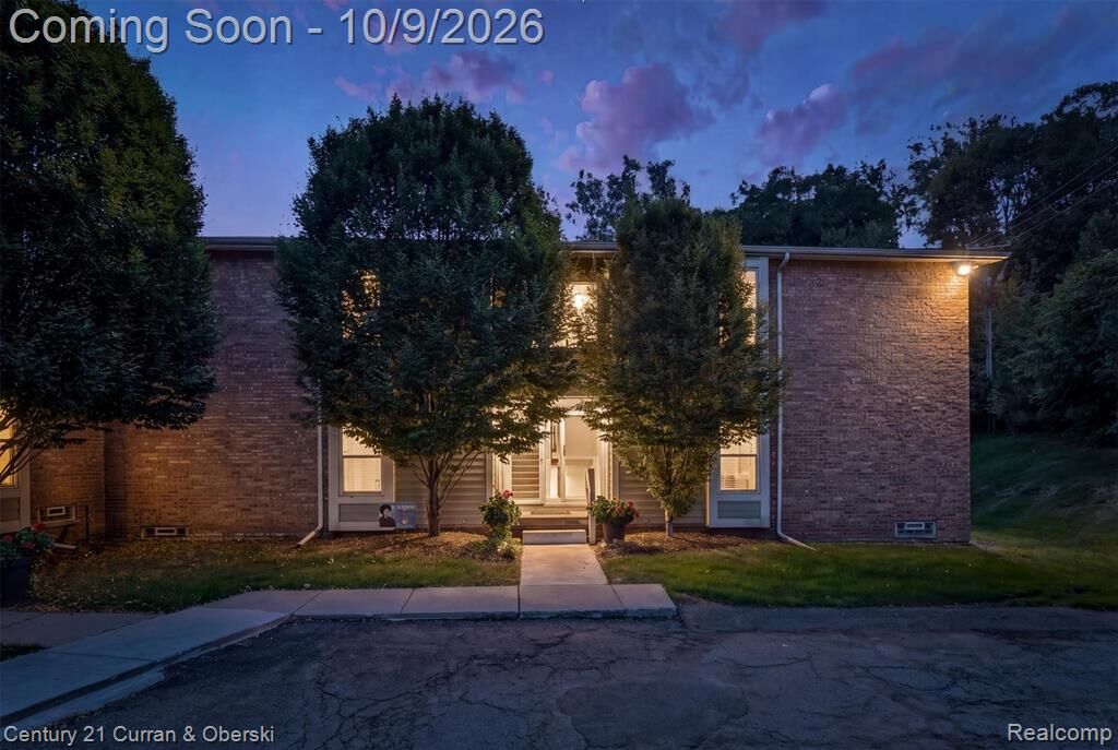 Property Photo:  735 Randolph Street 121  MI 48167 