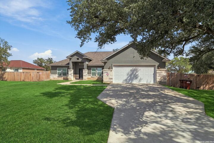 Property Photo:  39 Eaglerock  TX 78065 