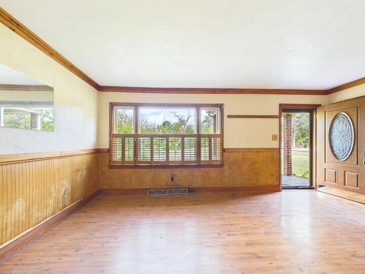 Property Photo: 1405 W Tennessee Ave VA 23930
