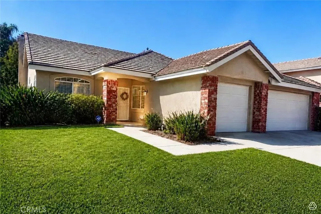 Property Photo:  42945 Corte Siero  CA 92592 