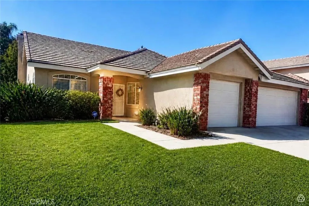 Property Photo:  42945 Corte Siero  CA 92592 