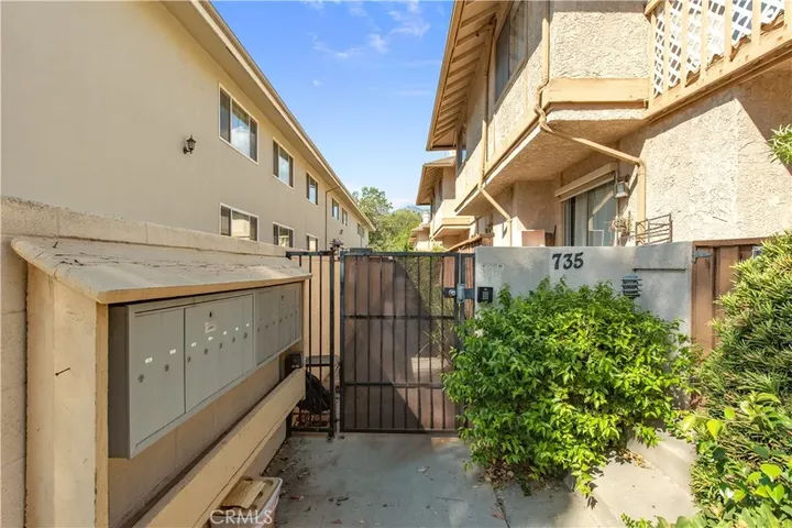 Property Photo: 735 Arcadia Avenue L CA 91007