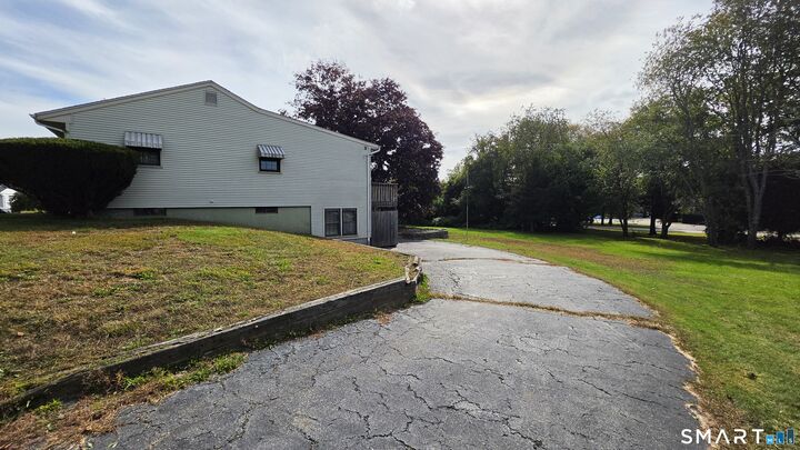 Property Photo:  20 Meadow Lane  CT 06382 