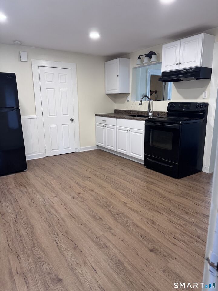 Property Photo:  232 Hawkins Street  CT 06418 