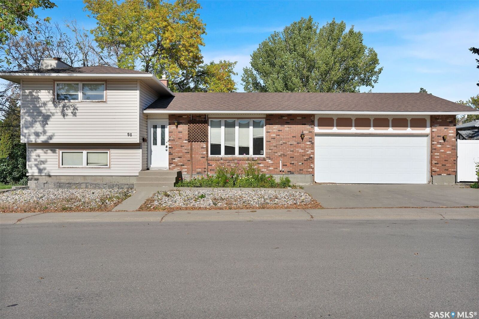 Property Photo:  98 Alport Crescent  SK S4R 7Y6 