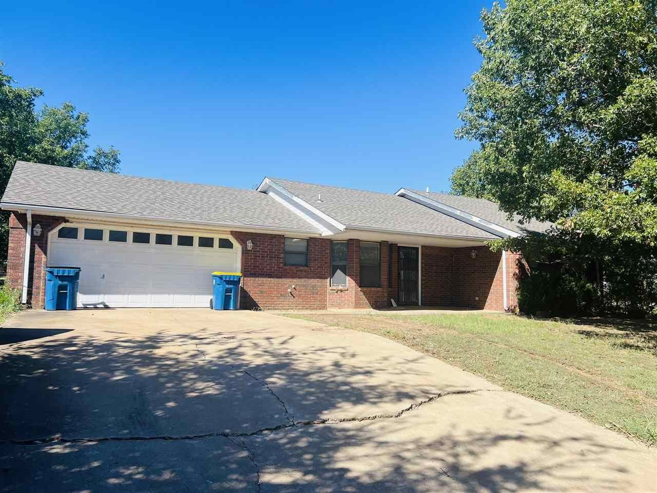 Property Photo:  1422 N Hightower Street  OK 74075 