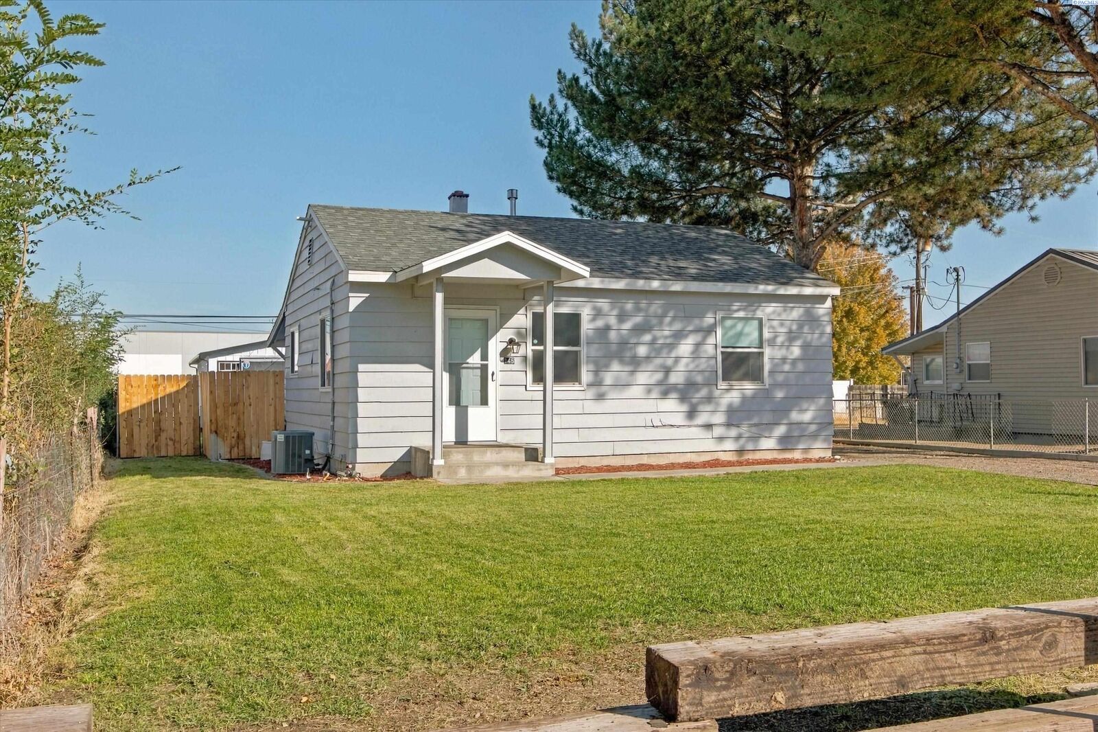 Property Photo:  146 Walnut Street  WA 99323 