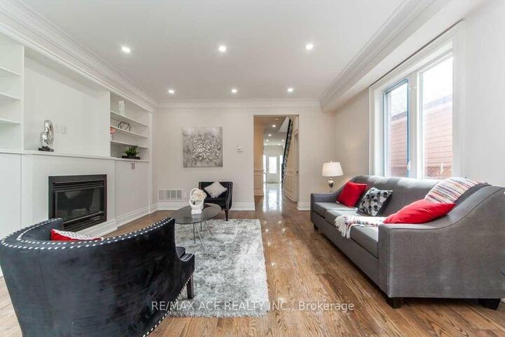 Property Photo:  48A Leyton Avenue  ON M1L 3T7 