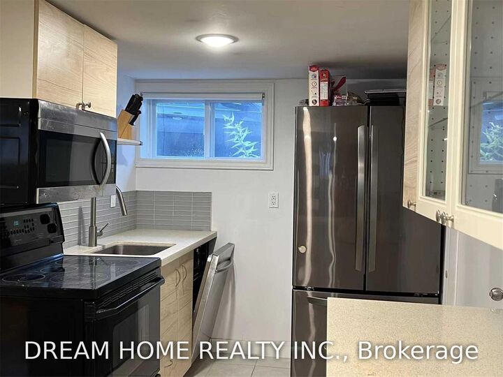 Property Photo:  43 Rodney Street Lower  ON L9Y 1C9 