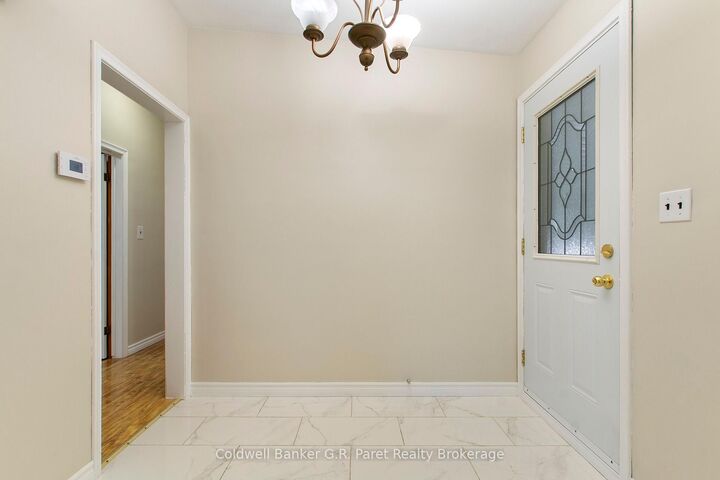 Property Photo:  105 Queen Street  ON N4G 3H4 