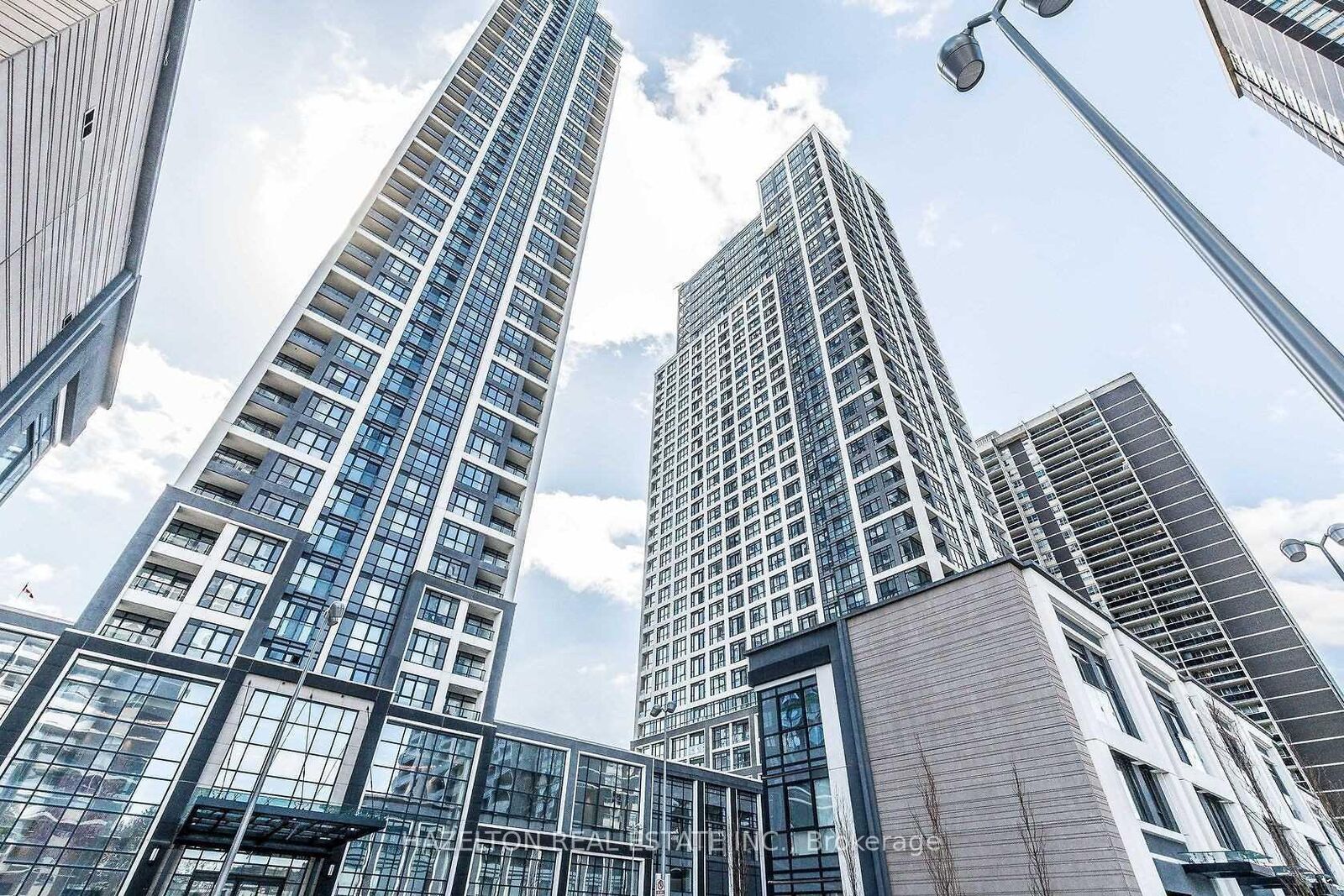 Property Photo:  9 Mabelle Avenue 2221  ON L5R 1B2 