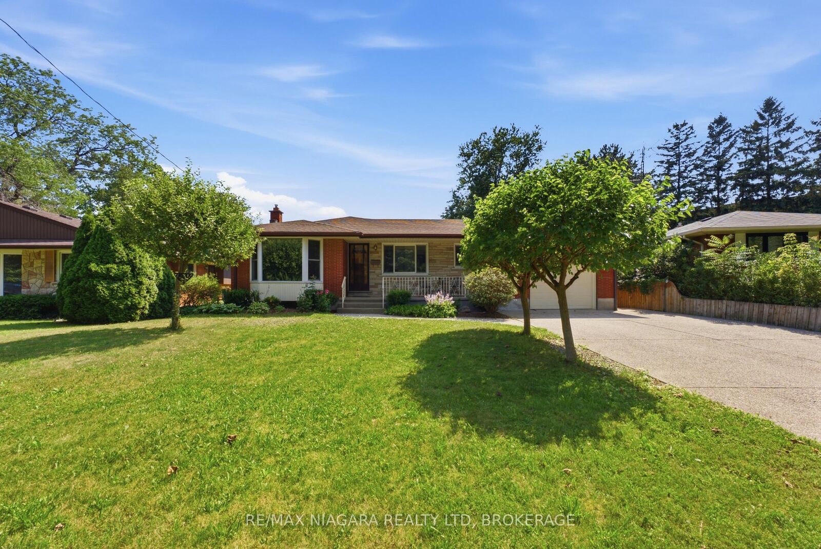 Property Photo:  11 Richelieu Drive  ON L2M 2B7 
