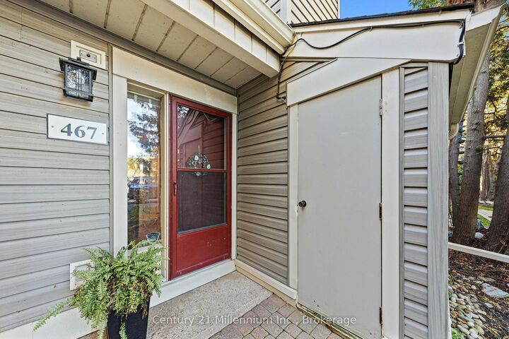 Property Photo:  467 Oxbow Crescent 7  ON L9Y 5B4 