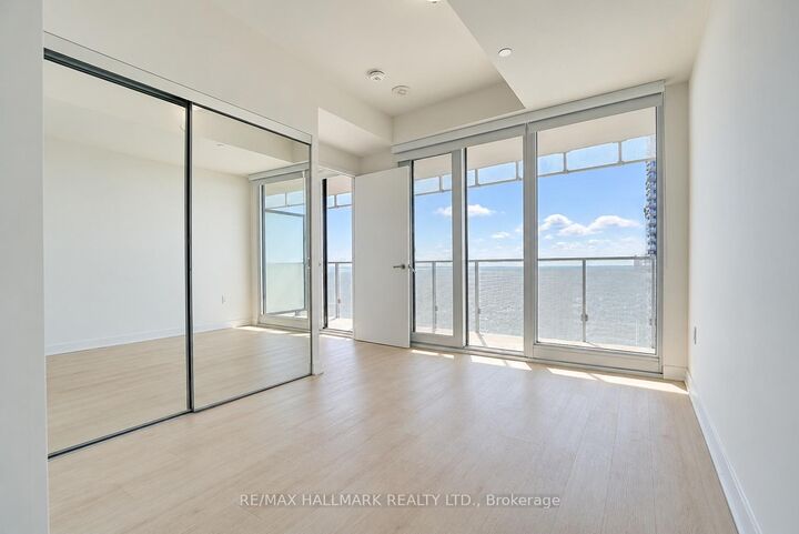 Property Photo:  3900 Confederation Parkway 5504  ON L5B 0M3 
