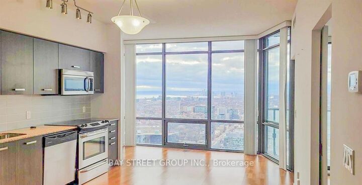 Property Photo:  832 Bay Street W 3602  ON M5S 1Z6 