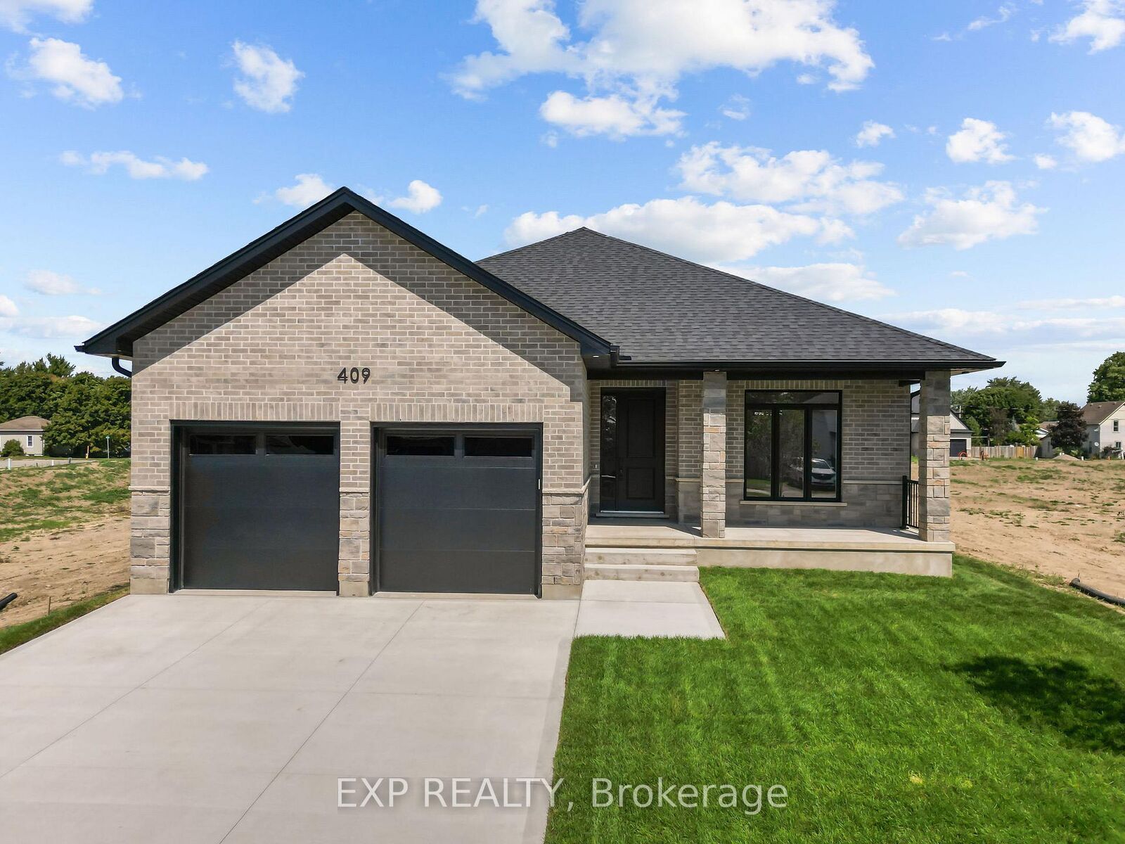 Property Photo:  409 Ontario Street  ON N0M 2S0 