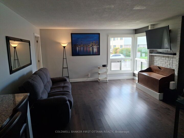 Property Photo:  30 Lansfield Way  ON K2G 3V8 