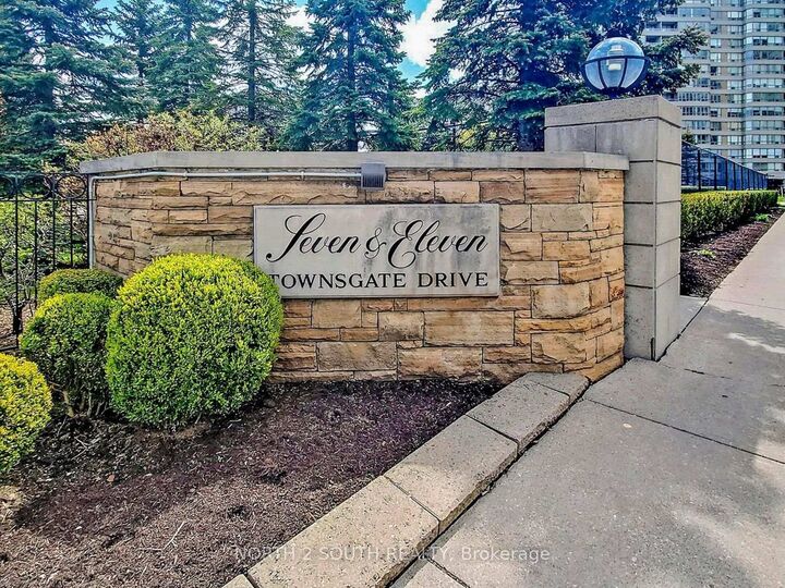 Property Photo:  11 Townsgate Drive 401  ON L4J 8G4 