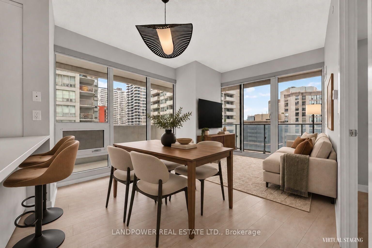 Property Photo:  2221 Yonge Street 803  ON M4S 0B8 
