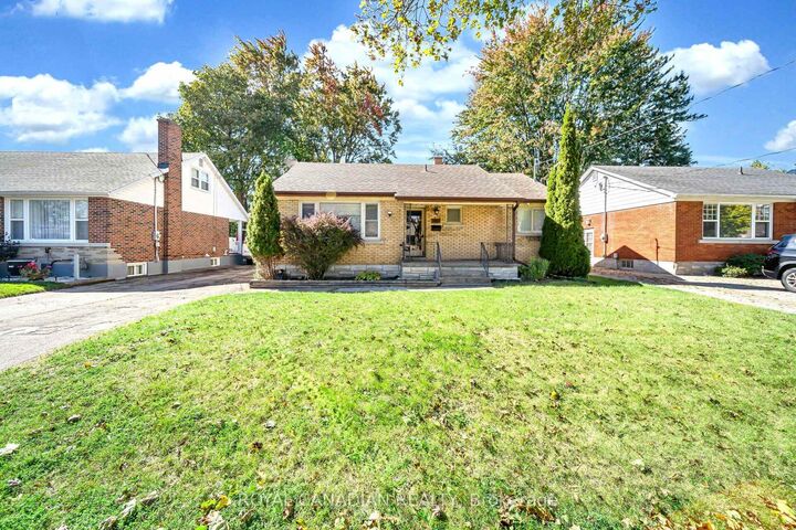 Property Photo:  457 Dumfries Avenue  ON N2H 2E9 