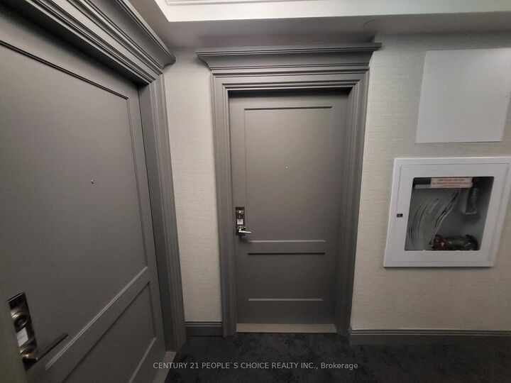 Property Photo:  30 Elm Drive W 1102  ON L5B 1L9 
