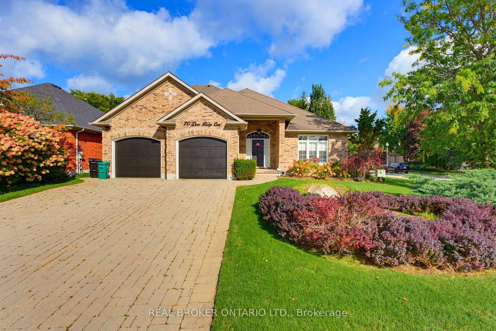 Property Photo:  70 Deer Ridge Crescent  ON N2P 2L2 