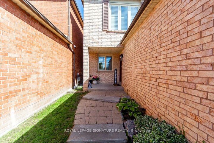 Property Photo:  28 Augusta Court  ON L3T 7K7 