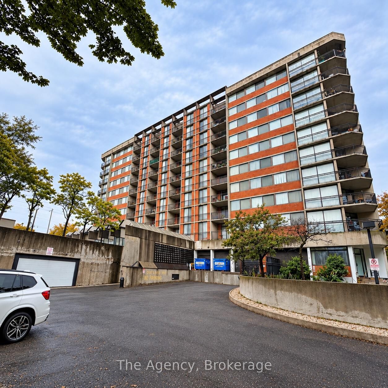 Property Photo:  2200 Sherobee Road 106  ON L5A 3Y3 