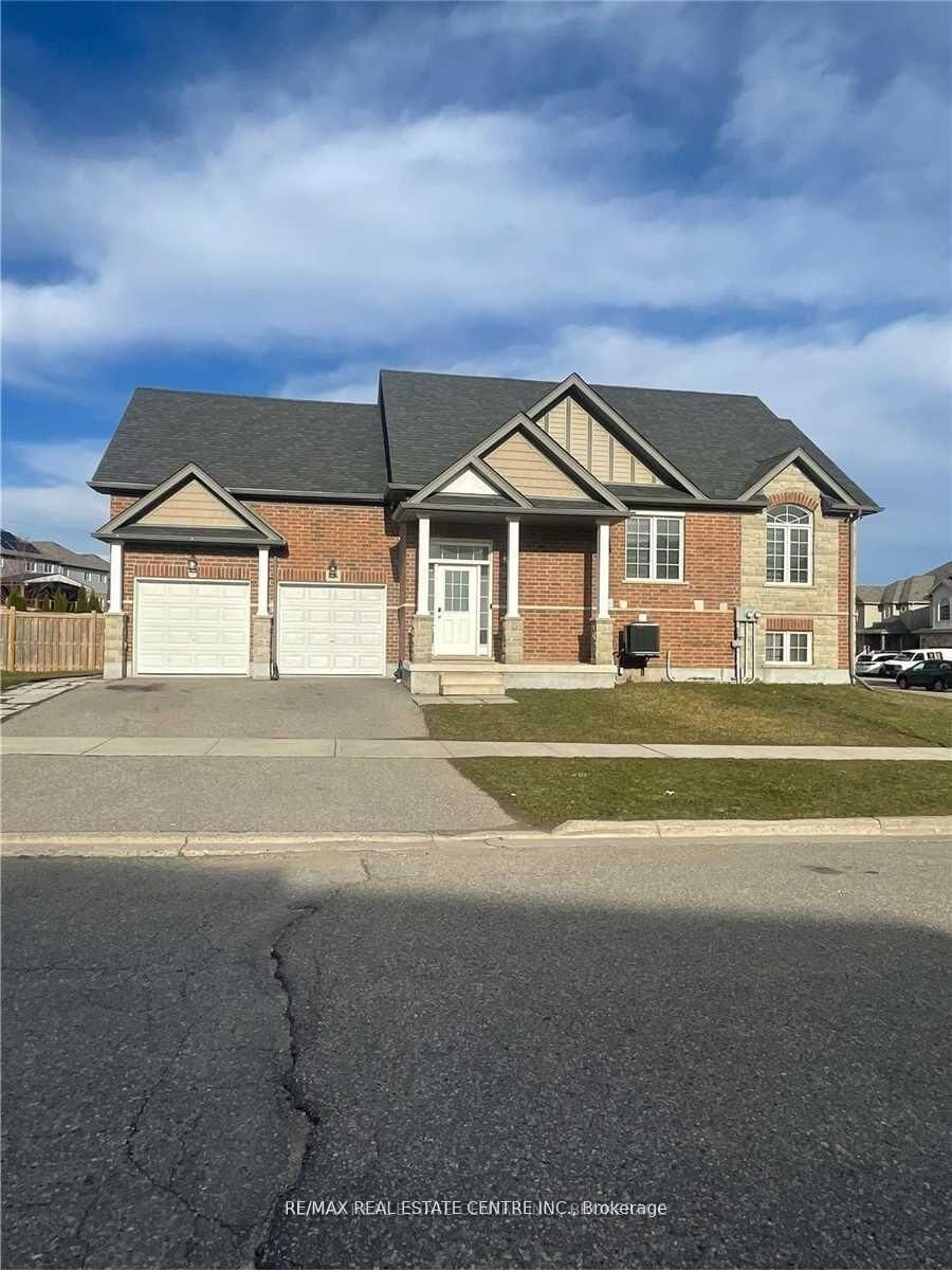 Property Photo:  196 Woodbine Avenue A  ON N2R 1Y5 