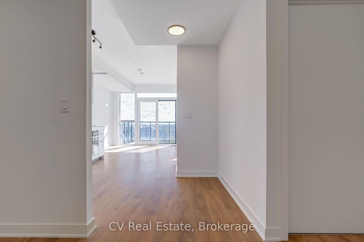 Property Photo:  1037 The Queensway N/A 407  ON M8Z 6C7 
