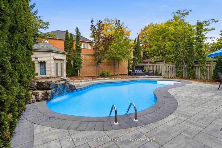 Property Photo:  1213 Lindenrock Drive  ON L6H 6W2 