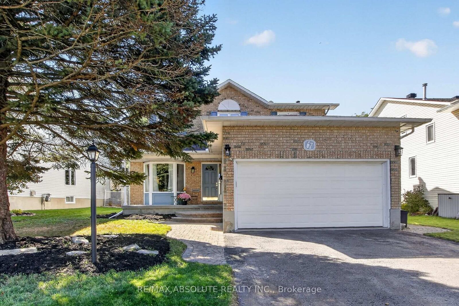 Property Photo:  67 Youngs Farm Way  ON K2L 4C4 