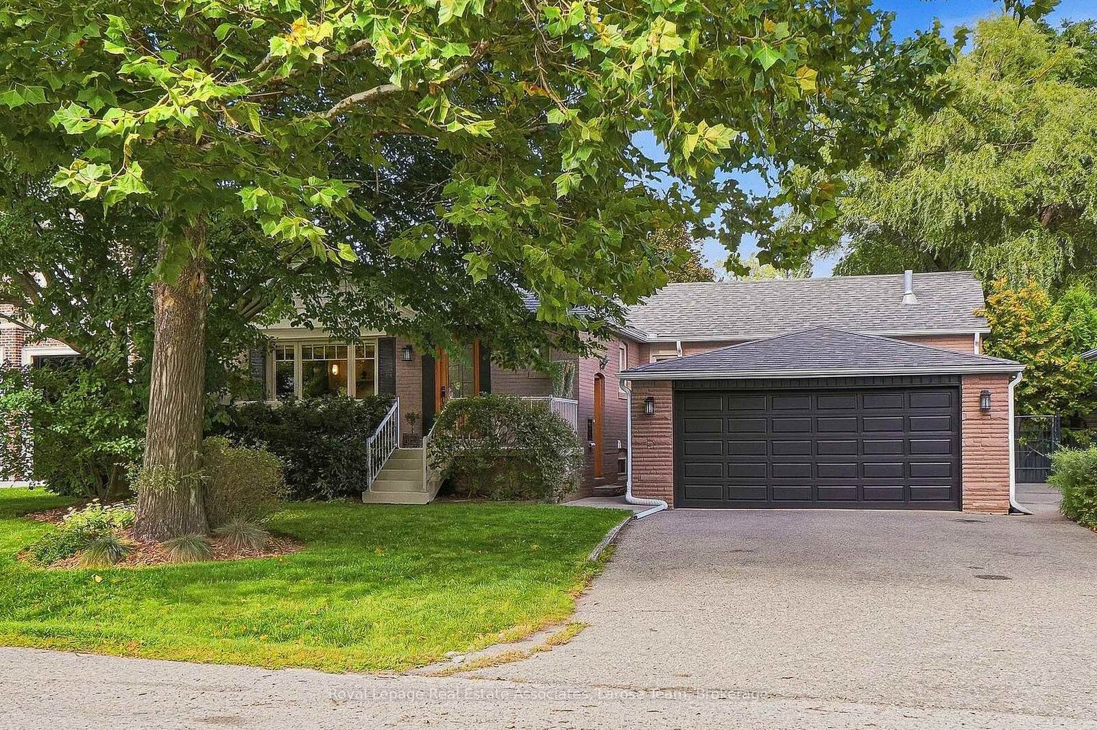 Property Photo:  1511 Leda Avenue  ON L5G 4B9 