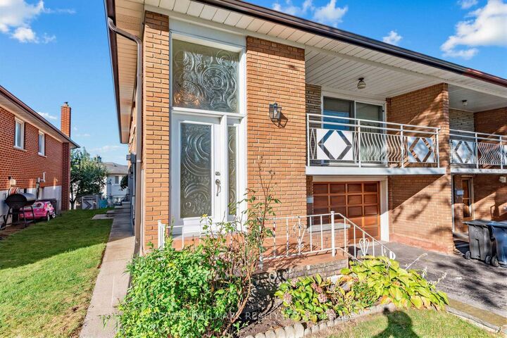 Property Photo:  18 Sorlyn Avenue  ON M6L 1H8 