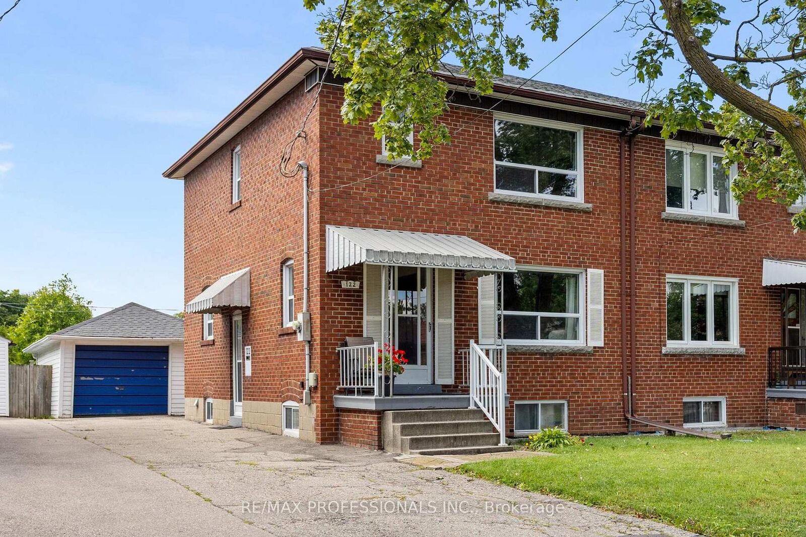 Property Photo:  122 Treeview Drive  ON M8W 4C3 