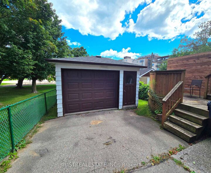 Property Photo:  213 Blantyre Avenue  ON M1N 2R7 