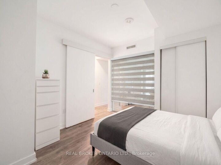 Property Photo:  1 Jarvis Street E 922  ON L8R 3J2 