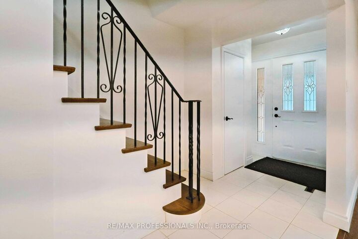 Property Photo: 109 Botfield Avenue ON M9B 4E6