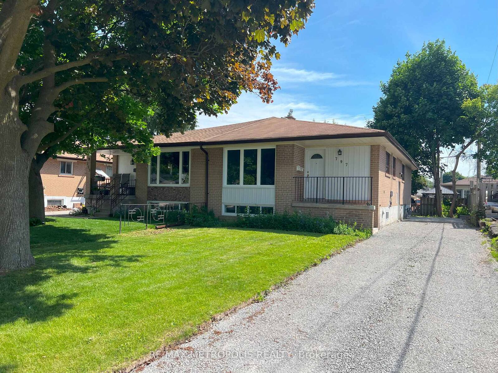 Property Photo:  797 Zator Avenue Main  ON L1W 1X8 