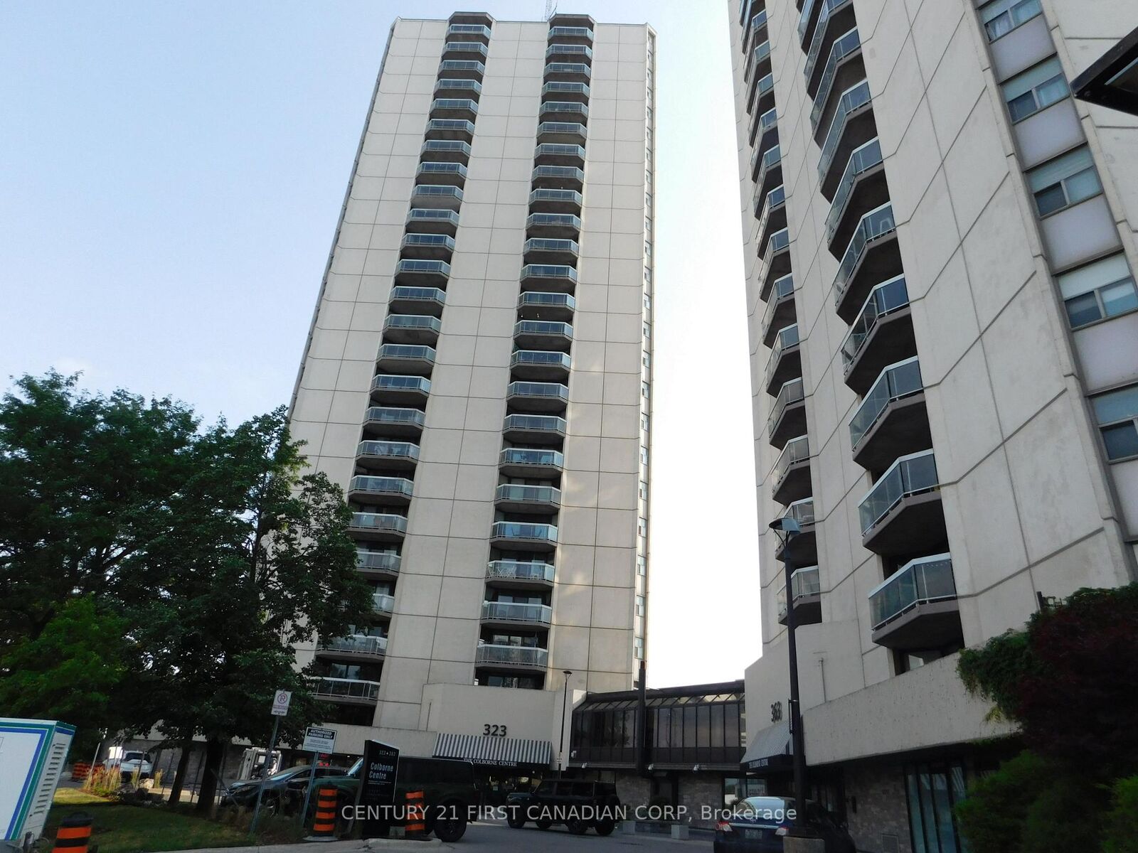 Property Photo:  323 Colborne Street 2004  ON N6B 3N8 