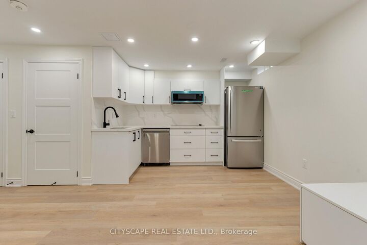 Property Photo:  5623 Longboat Avenue Bsmt  ON L5M 7E5 