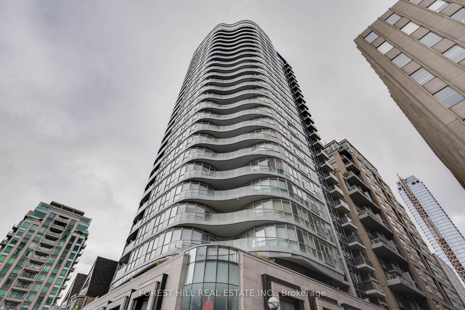 Property Photo:  88 Cumberland Street 605  ON M5R 1A3 