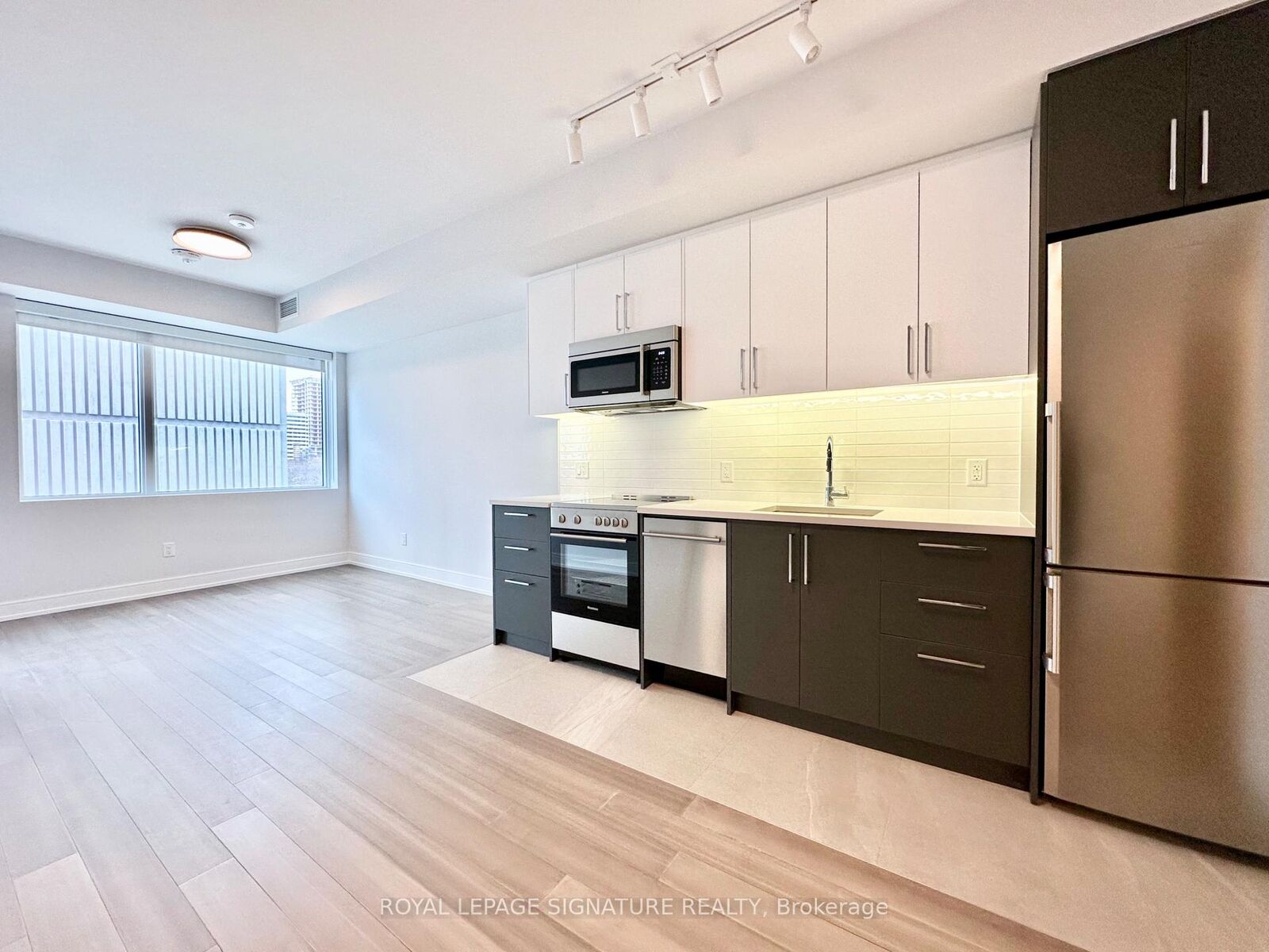 Property Photo:  664 Spadina Avenue 604  ON M5S 0G4 