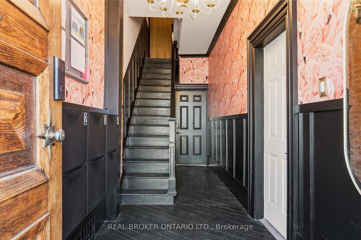 Property Photo:  158 Hunter Street E  ON L8N 1M7 