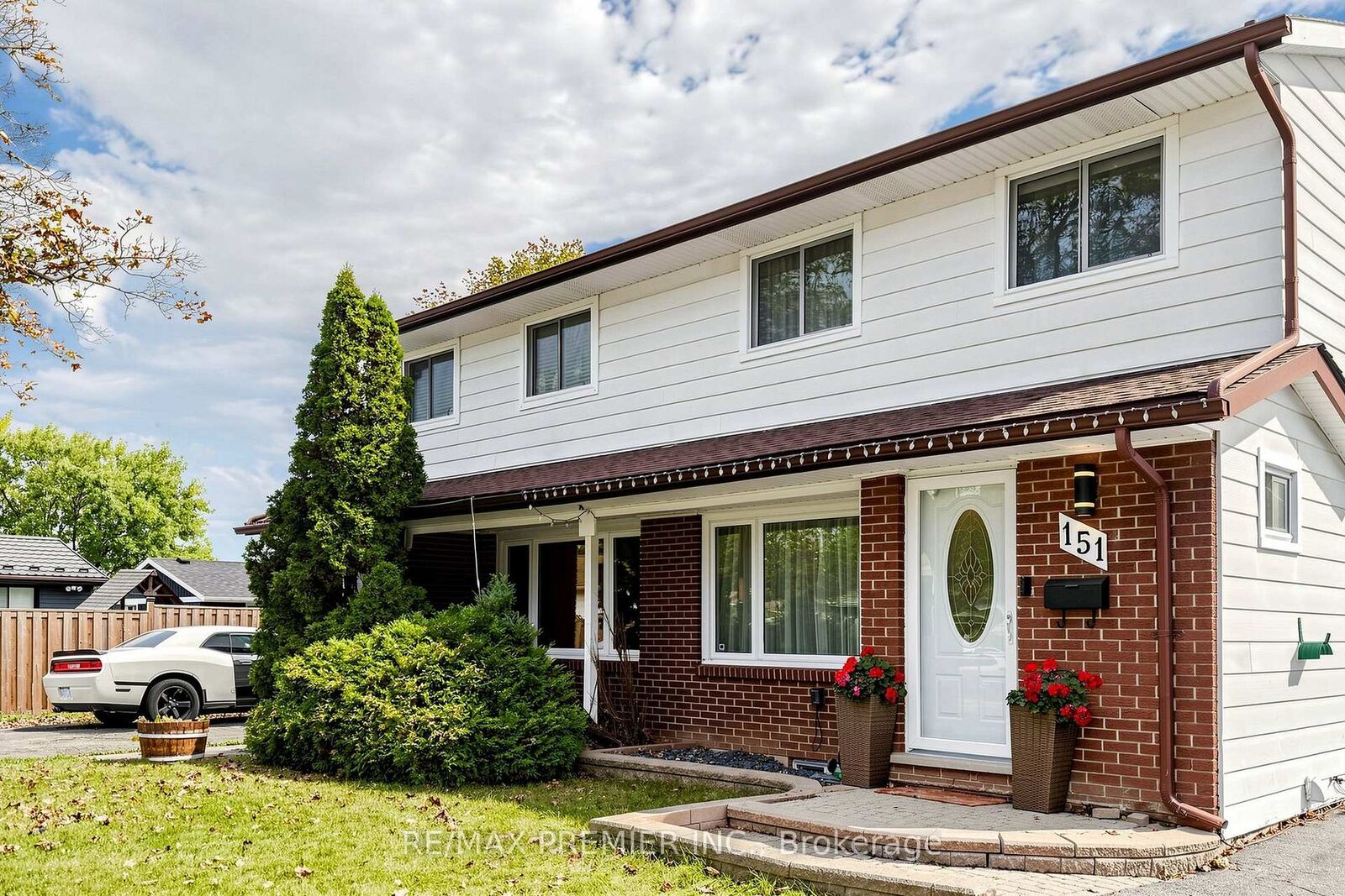 Property Photo:  151 Moxley Court  ON L8T 4S2 