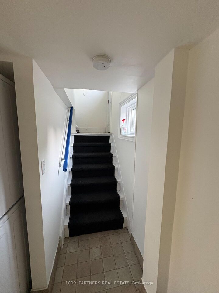 Property Photo:  68 Marlin Court Bsmt  ON L3Y 2W8 