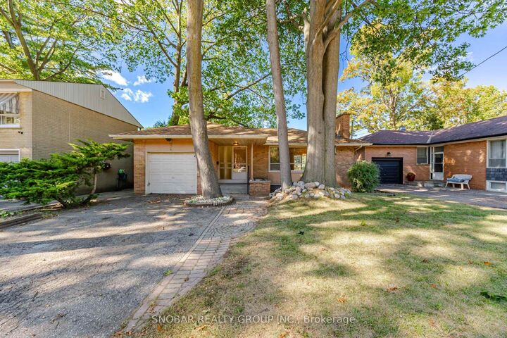 Property Photo:  3018 O'Hagan Drive  ON L5C 2C5 