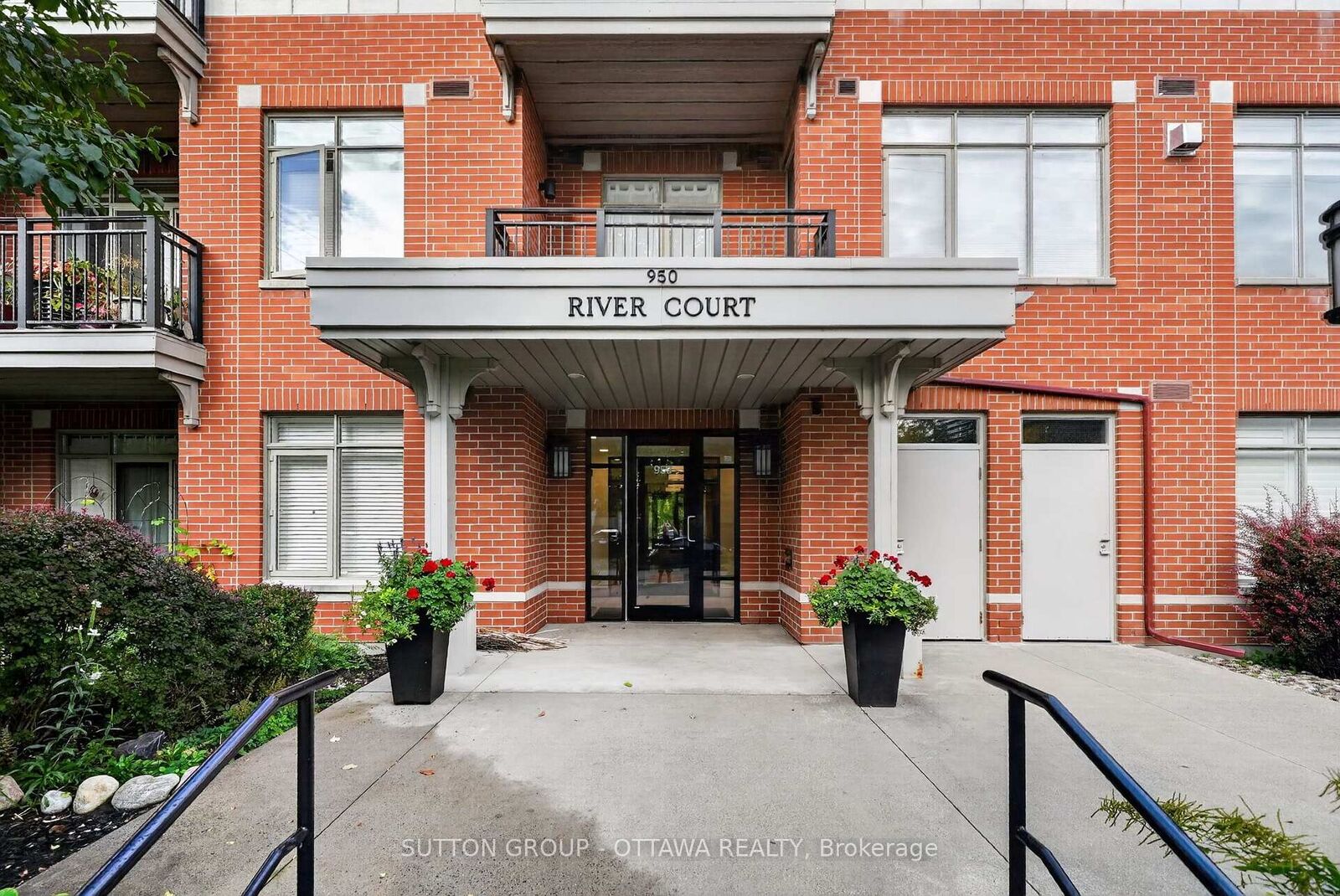 Property Photo:  950 Marguerite Avenue 103  ON K1K 3T8 
